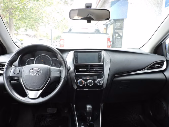 TOYOTA YARIS E 1.5  2023 - Imagen 8