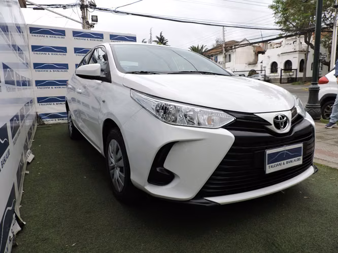 TOYOTA YARIS E 1.5  2023 - Imagen 3