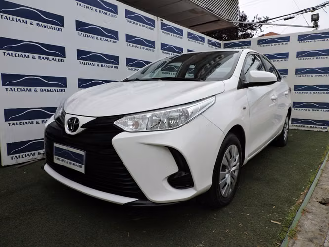 TOYOTA YARIS E 1.5  2023