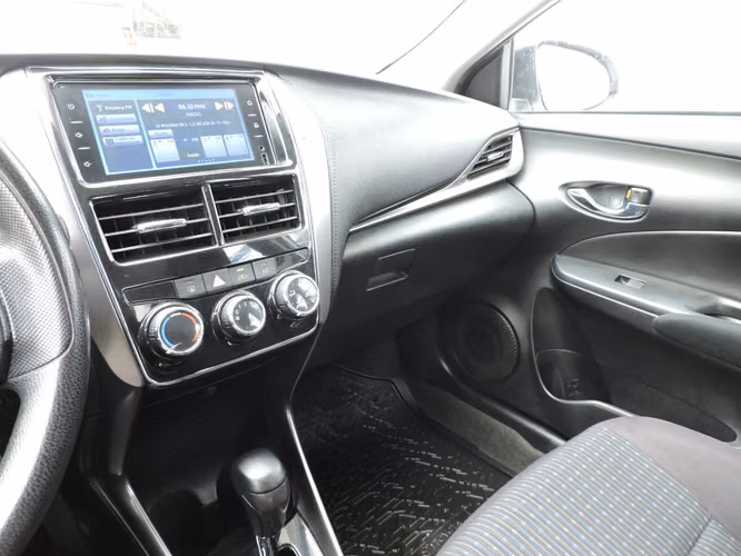 TOYOTA YARIS E 1.5  2023 - Imagen 13