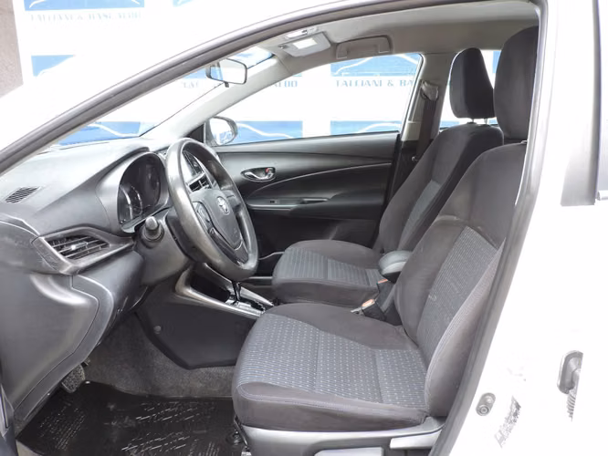 TOYOTA YARIS E 1.5  2023 - Imagen 11