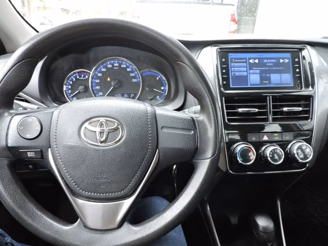 TOYOTA YARIS E 1.5  2023 - Imagen 12