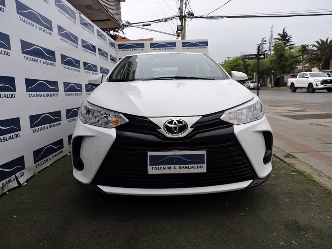 TOYOTA YARIS E 1.5  2023 - Imagen 2