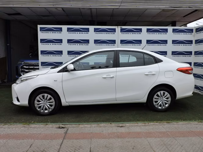 TOYOTA YARIS E 1.5  2023 - Imagen 6