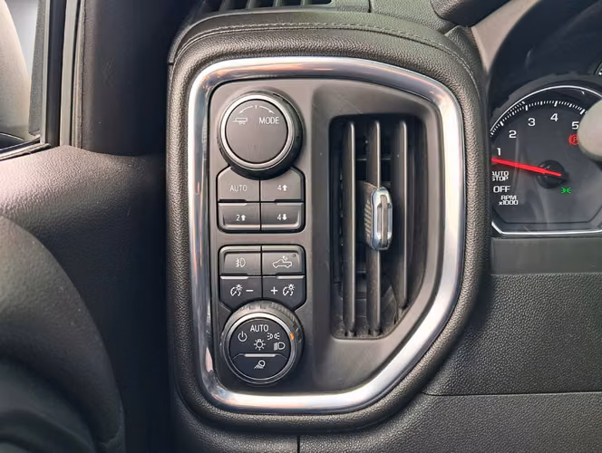 CHEVROLET SILVERADO 4X4 LT 5.3 AUT 2022 - Imagen 14