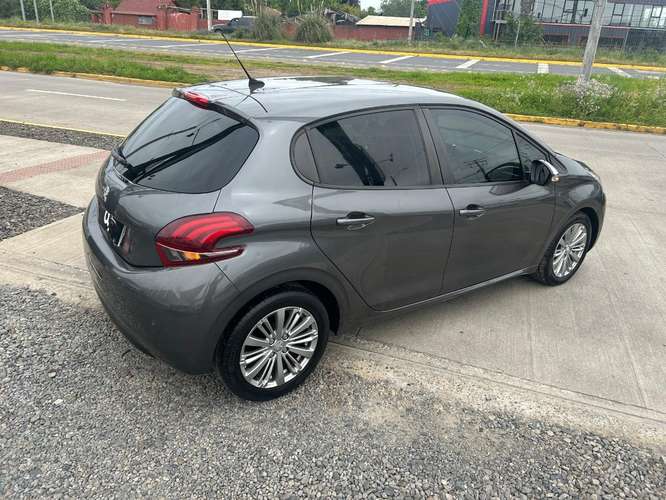 PEUGEOT 208 1.2 SIGNATURE PURETECH 4X2 2021