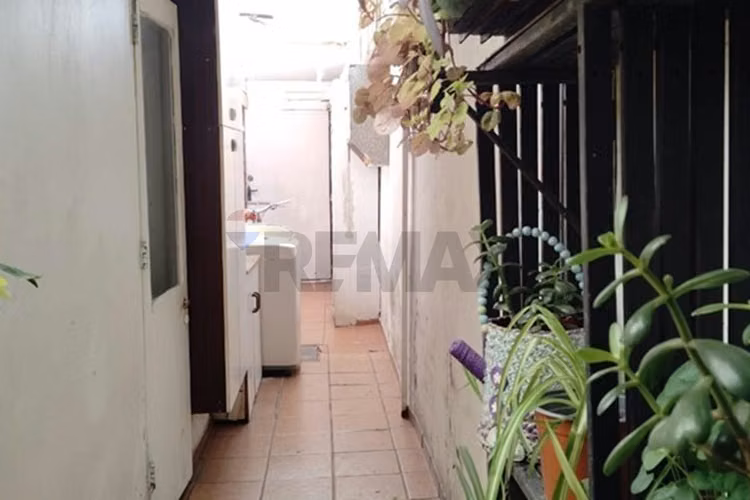 Casa con gran terreno y potencial en las condes - Imagen 5