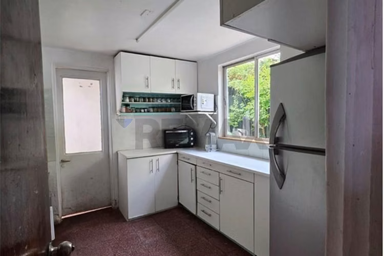 Casa con gran terreno y potencial en las condes - Imagen 3
