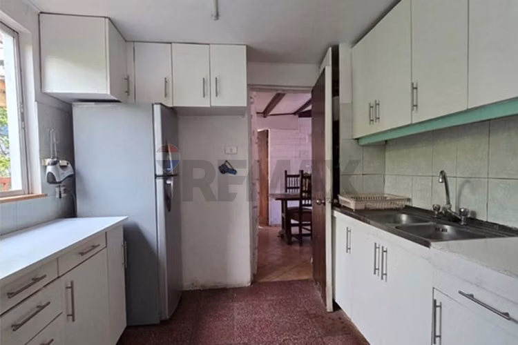 Casa con gran terreno y potencial en las condes - Imagen 2