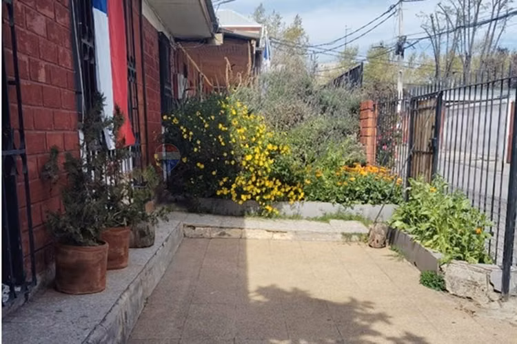 Casa con gran terreno y potencial en las condes