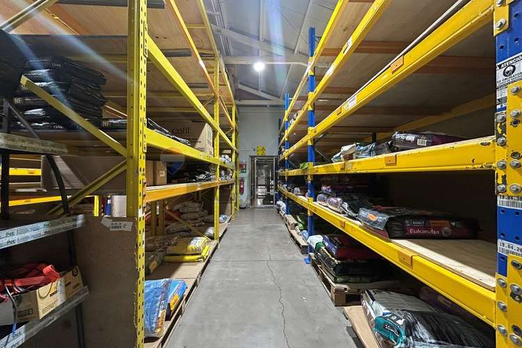 Gran local 287m²: ventas, bodegas y oficinas - Imagen 15
