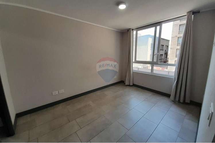 "arrienda moderno dpto carmen stgo" - Imagen 5