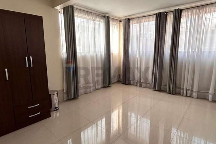 Casa de 3 pisos para empresa - Imagen 9