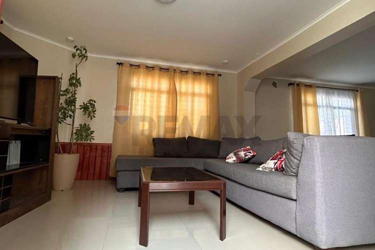 Casa de 3 pisos para empresa - Imagen 3