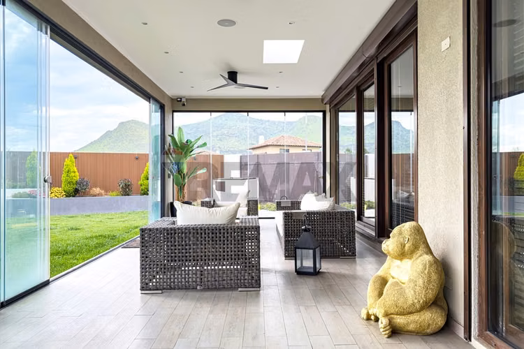 Casa moderna 2 pisos quincho piscina chicureo - Imagen 15