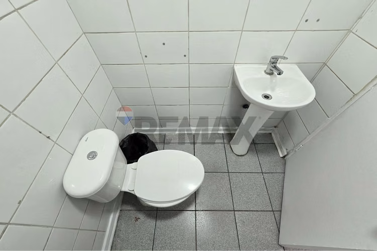 Espacio operativo y comercial | 176 m²