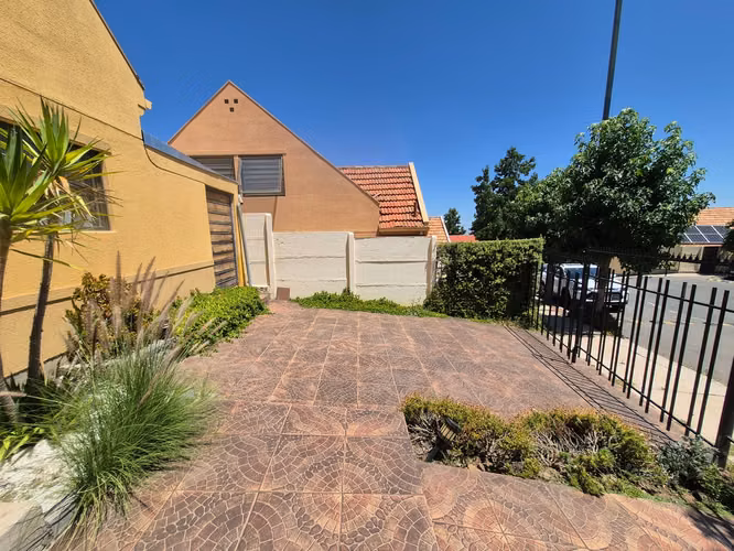 VIVE EN ALTO MACUL, CASA DE 3 DORMITORIOS - Imagen 2