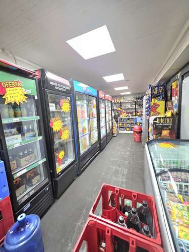 SE ARRIENDA LOCAL COMERCIAL PARA BOTILLERÍA  CON  PATENTE