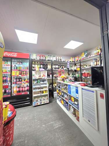 SE ARRIENDA LOCAL COMERCIAL PARA BOTILLERÍA  CON  PATENTE