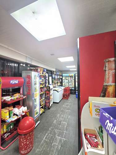 SE ARRIENDA LOCAL COMERCIAL PARA BOTILLERÍA  CON  PATENTE