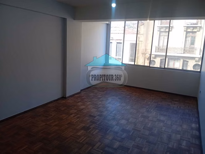 SE ARRIENDA OFICINA EN CENTRO DE VALPARAÍSO
