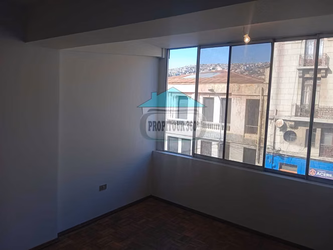SE ARRIENDA OFICINA EN CENTRO DE VALPARAÍSO