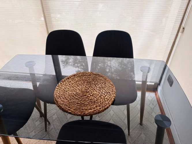 Comedor buen estado 4 sillas 100 mil pesos