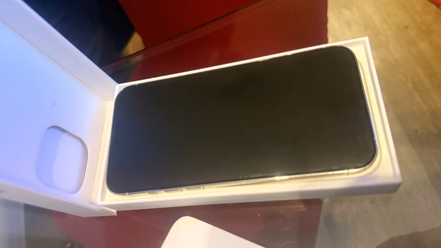 iPhone 13 Pro Max 256 GB - Plata Lo vendo por renovación. - Imagen 2