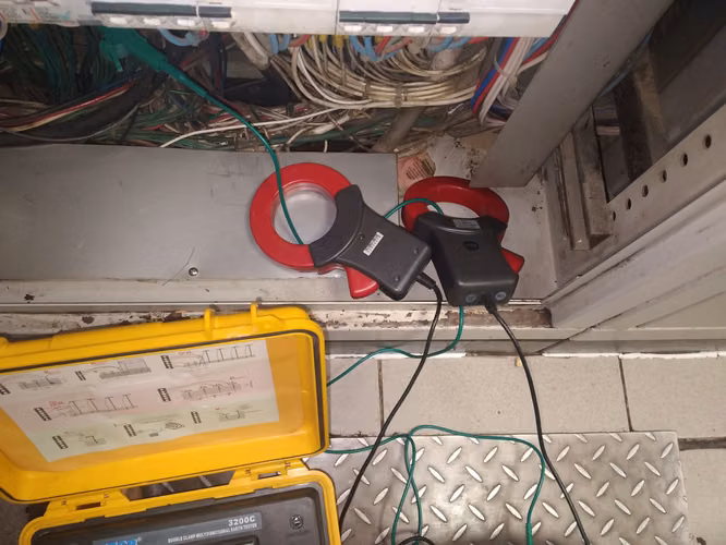 Se realizan mediciones de malla tierra y verificación inicial de instalaciones electricas