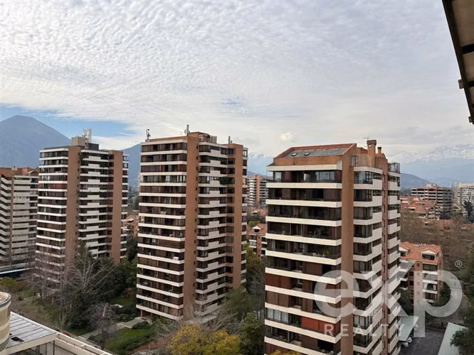 Penthouse entre Vitacura y Kennedy, residencial