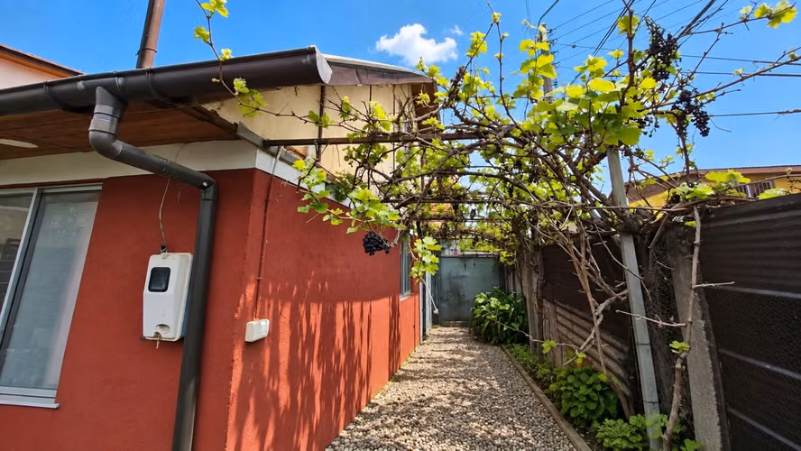 Venta de casa en La Cruz, 4 dormitorios, 2 baños, 2 estacionamientos. 125 M$.
