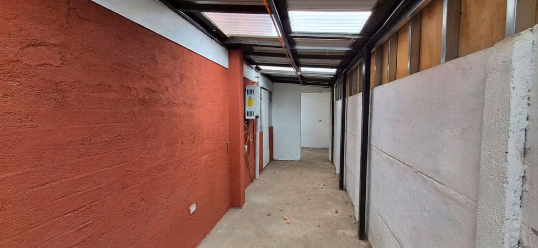 Venta de casa en La Cruz, 4 dormitorios, 2 baños, 2 estacionamientos. 125 M$.