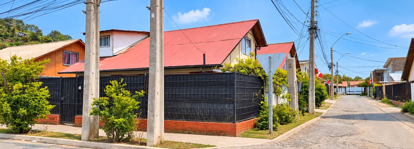 Venta de casa en La Cruz, 4 dormitorios, 2 baños, 2 estacionamientos. 125 M$.
