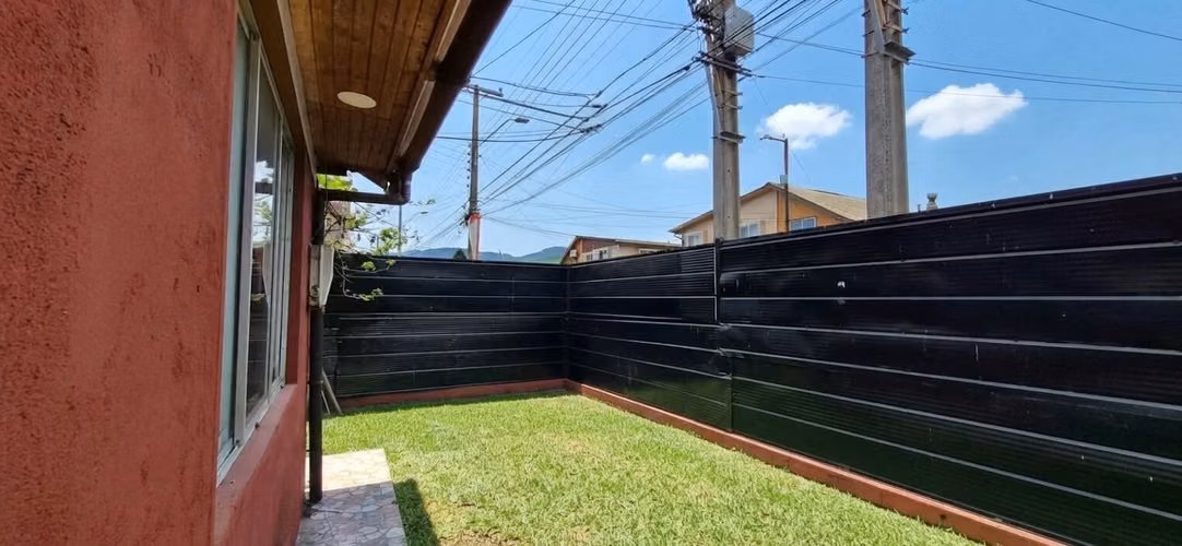 Venta de casa en La Cruz, 4 dormitorios, 2 baños, 2 estacionamientos. 125 M$.
