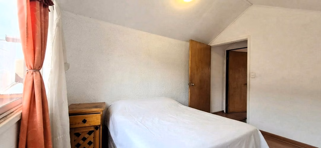 Venta de casa en La Cruz, 4 dormitorios, 2 baños, 2 estacionamientos. 125 M$.