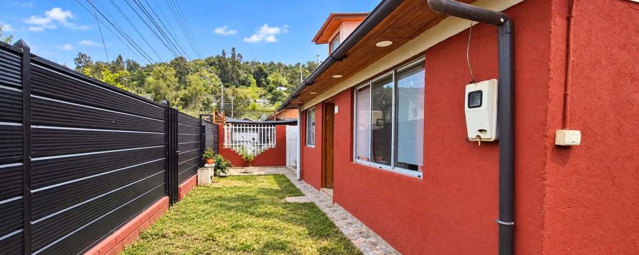 Venta de casa en La Cruz, 4 dormitorios, 2 baños, 2 estacionamientos. 125 M$.
