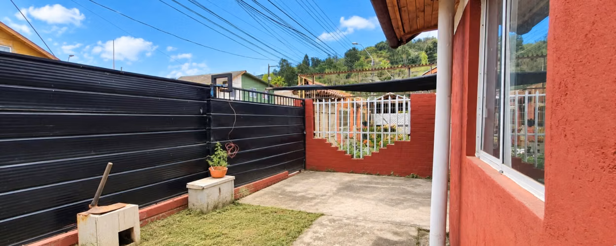 Venta de casa en La Cruz, 4 dormitorios, 2 baños, 2 estacionamientos. 125 M$.