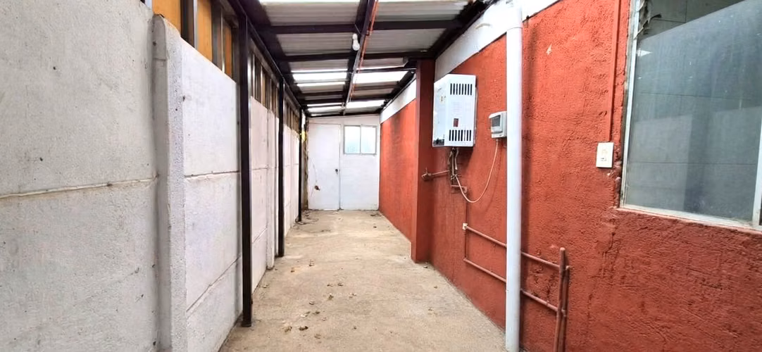 Venta de casa en La Cruz, 4 dormitorios, 2 baños, 2 estacionamientos. 125 M$.