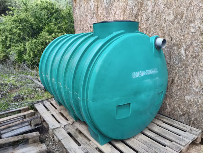 FOSA SEPTICA CON KIT DE INSTALACION 3.300 LTS