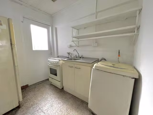 Vivienda interior cerca a metro Trinidad - Imagen 4