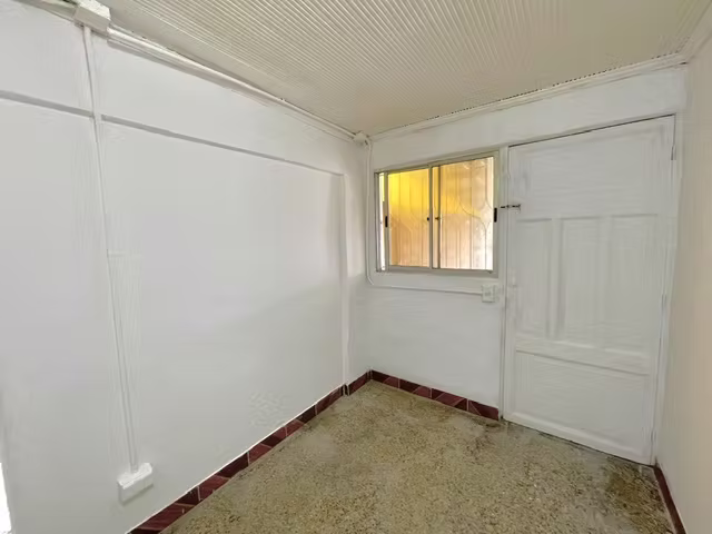 Vivienda interior cerca a metro Trinidad - Imagen 12
