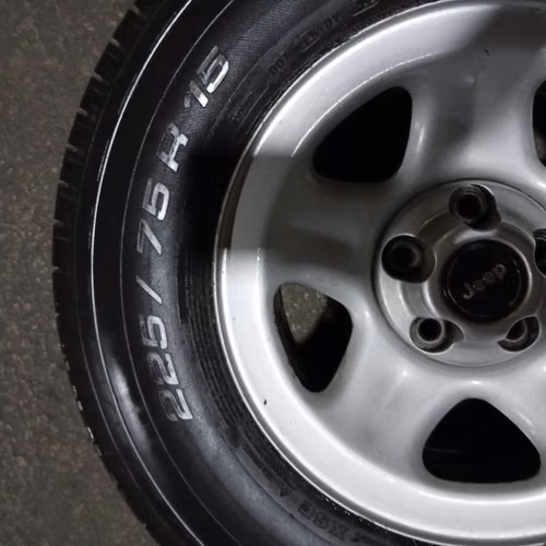 2 Llantas G.Cherokee con Neumáticos Michelín 4x4 Synchrone 225/75R15 - Imagen 3