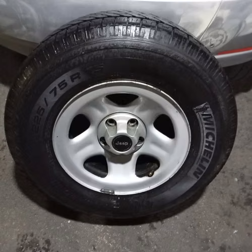 2 Llantas G.Cherokee con Neumáticos Michelín 4x4 Synchrone 225/75R15