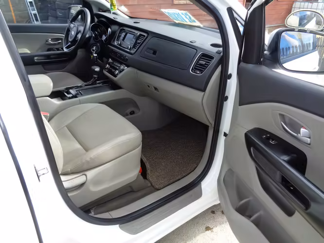 kia carnival año 2018 diesel aut.sello verde recien llegada - Imagen 11