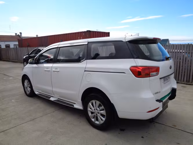 kia carnival año 2018 diesel aut.sello verde recien llegada - Imagen 4