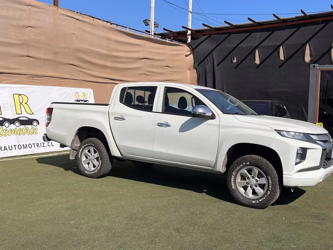 MITSUBISHI L200 2021 - Imagen 8