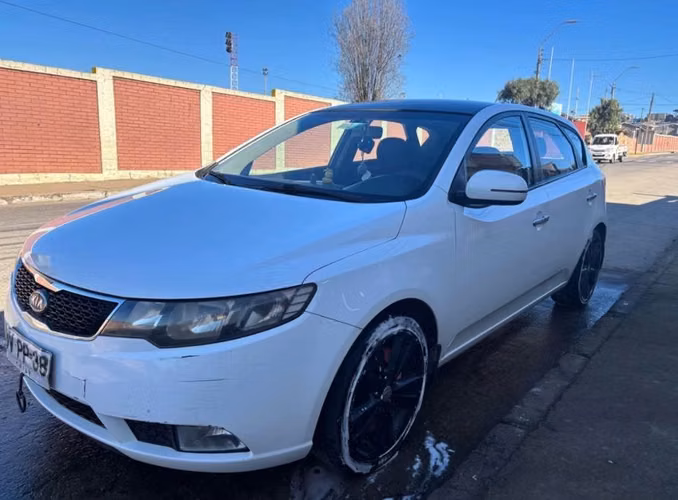 Kia cerato 5 hatchback