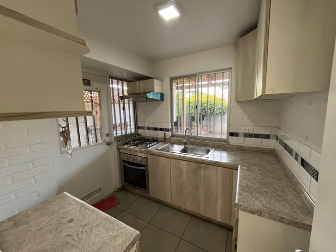Arriendo Casa 2D+1B+1Estc Camino las Flores ( Larapinta- Lampa)