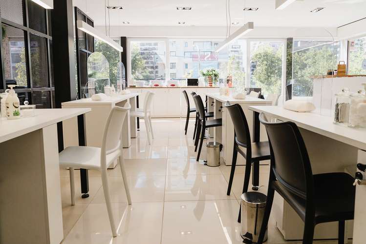 MANICURISTA PROFESIONAL – VITACURA 