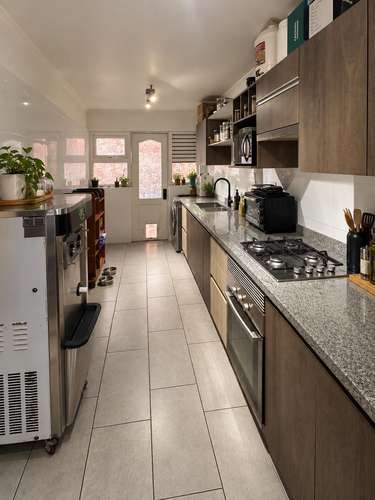 EN VENTA MODERNA CASA EN CONDOMINIO CERRADO (185167)